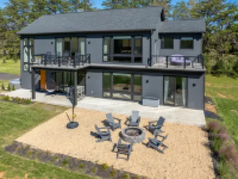 Mountain Retreat - Hot Tub, EV Charger, Play Equipment