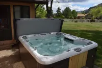 Views+, Spacious Home, Hot Tub, Ski/Hike/Golf, base of the CO Nat'l Monument!