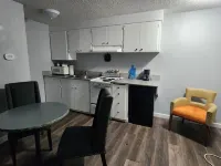 Elegant Retreat, Close to Bases, Full Kitchen