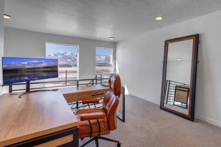 Breathtaking Views and Modern Amenities - Luxurious Mountain Retreat