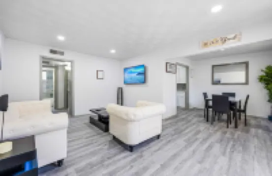 Charming Retreat Near Downtown - Cozy and Convenient Escape