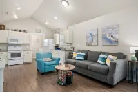 Charming Cottage with Coastal Comfort - Delightful Getaway Hotels in Aransas County