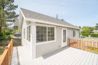 Charming Cottage with Beach Access - Inviting Coastal Retreat