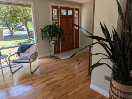 Charming Garden Retreat with Modern Design - Inviting and Tranquil Отели рядом с достопримечательностью «Южный Киркленд Парк энд Райд»