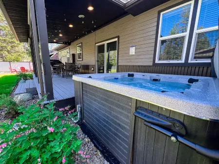 Private Hot Tub, Fire Pit and Game Room - Charming Contemporary Oasis