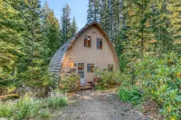 Creek-side mountain cabin with fireplace, balcony & full kitchen - near hiking Hôtels à : Rhododendron