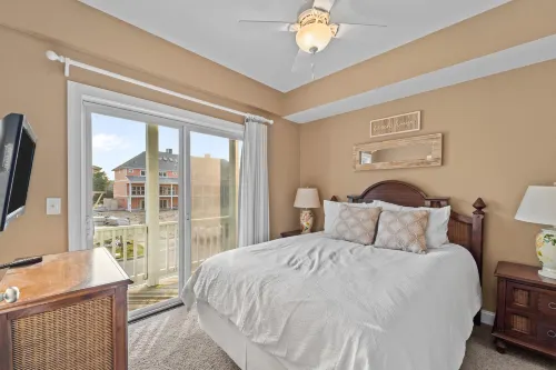 4-story dog-friendly home near beach with decks, pool, gym, washer/dryer, & AC