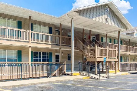 Comfortable ground-floor condo with an electric fireplace & washer/dryer