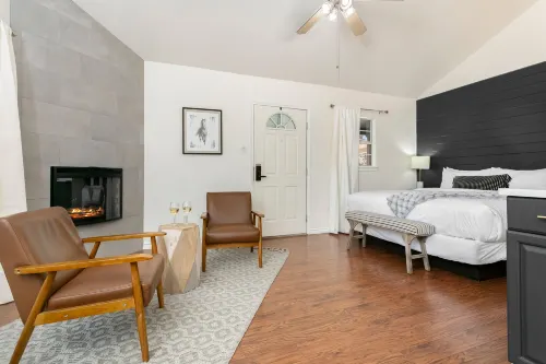 Gorgeous Retreat - Shared Pool, Hot Tub, Designer Linens