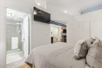 Trio Loft | D-Town GVL | 65" TV + Indoor Fireplace