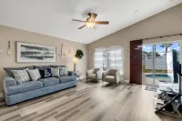 Screened Pool and Fully Equipped Kitchen - Charming Family Retreat Hotels in Polk County