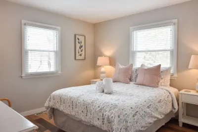 Charming Haven with Central AC and Private Yard - Delightful Escape