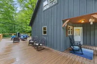 Hot Tub & WiFi - Intimate Cabin - Snuggle Inn - Red River Gorge, Kentucky! Các khách sạn ở Stanton