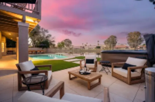 Lakeside Access and Heated Spa - Spacious Tranquil Retreat