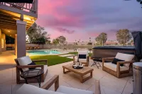 Lakeside Access and Heated Spa - Spacious Tranquil Retreat