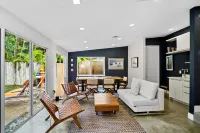 Fabulous Bungalow w/Outdoor Eden mins from Beach Hotels in Wilton Manors