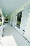 Cozy beach cottage a block off the beach. 3 minutes to downtown Bay St Louis!