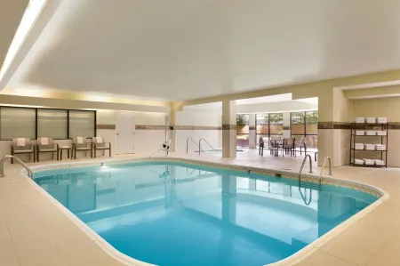 Courtyard Bloomington Normal Отели в г. Нормал