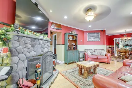 Camp Hope- Bolton Landing House/Hot tub/Fireplace/Firepit Charming 4-bedroom