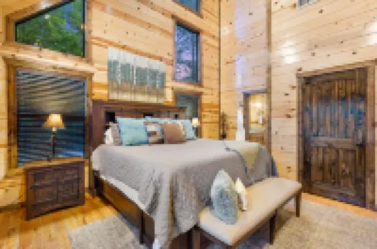 Mountain Cabin Retreat - Pool Table, Private Hot Tub, Views