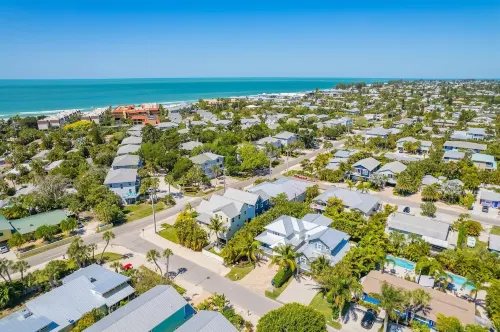 Heated Pool and Outdoor Lounge - Charming Island Retreat