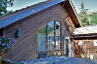 Studio with private hot tub, WiFI, & tranquil glacier views Hotels in Girdwood
