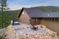 Mountain retreat near Trout Creek MT with hot tub, fire pit and Mountain views Hôtels à : 
