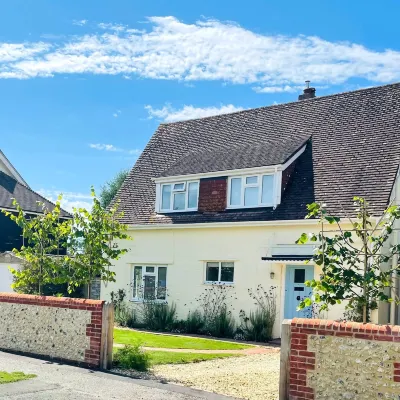 Newly Renovated Cottage 150m from Waterfront