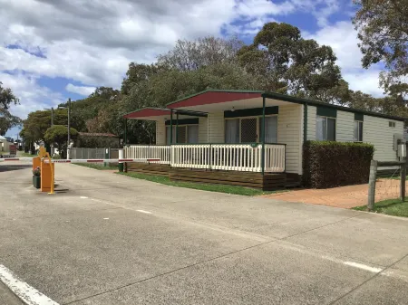 Dylene Holiday Park Отели рядом с достопримечательностью «Portarlington Golf Club»