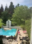 Les Colonnes de Chanteloup - مسبح