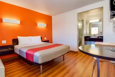 Motel 6 Riverside, CA - South Отели в г. Риверсайд
