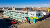 Boardwalk Sand & Surf Beach Hotel Oceanfront فنادق في سيسايد هايتس