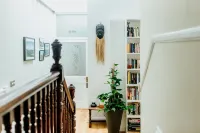 The Suite, 82 Cathedral, Private Parking Hotels in Riverside