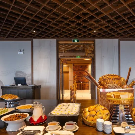 Mandala Hotel & Spa Phu Yen - 24hours Stay Отели рядом с достопримечательностью «Городской плаж»