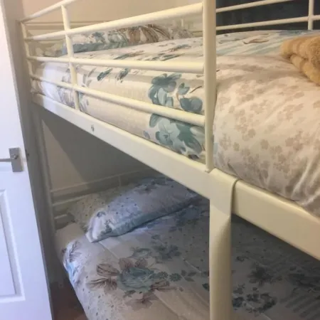 Small Modern Comfortable 2 Bedroom Apartment Cmyr