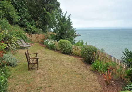 Astor House Отели рядом со станцией Torquay Railway Station