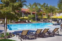 DoubleTree by Hilton Ontario Airport - Rooftop Pools
