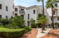 2 Bedrooms - Sleeps 4 - Garden and Pool with View