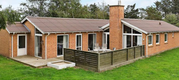4 Star Holiday Home in Hjørring Hotéis em Lonstrup