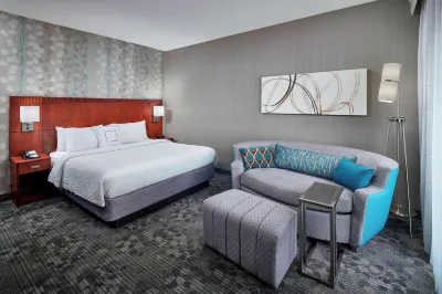 Courtyard Baltimore BWI Airport Hotels near 7-Eleven