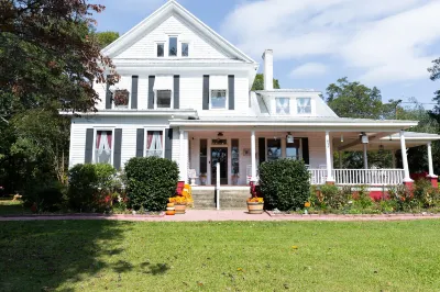 Whole Hearts Bed and Breakfast Hotels in Duncan