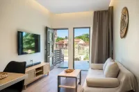Phos Elegant Residences by Konnect, 400m to the Beach Hotels in Ipsos
