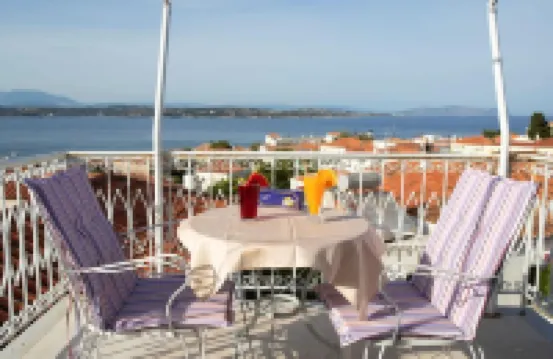 Vibrant Spetses - Mata Colorful Nest