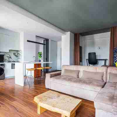 Boulevard 115 Others