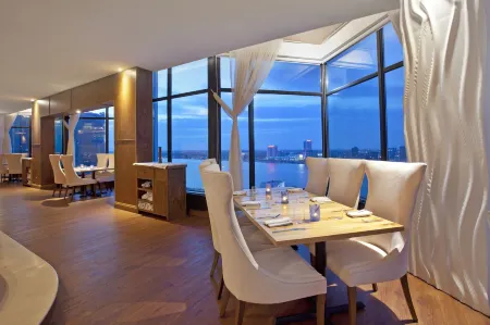 Fort Pontchartrain Detroit, a Wyndham Hotel Отели рядом с достопримечательностью «Joe Louis Monument»