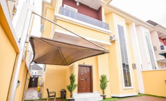 Executive 4 Bedroom House