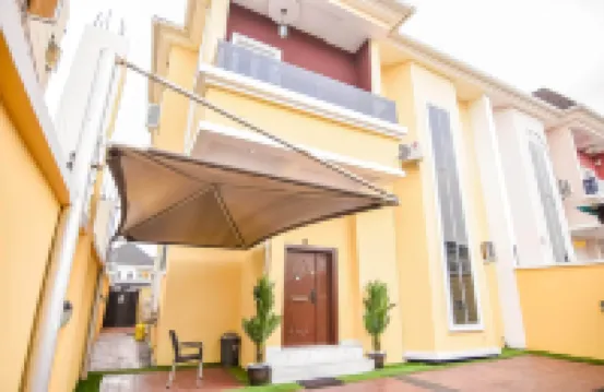 Executive 4 Bedroom House Hotels in 