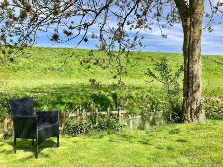 Joke am Deich 6 Pers House with Equipped Terrace Behind a Dike at Lauwersmeer Отели в г. Anjum