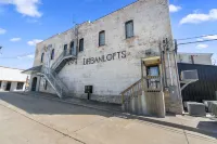 Downtown Loft Amazing Bath Tub & Shower #9 Hôtels à : 