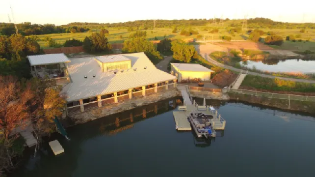 Lake Godstone™ Hotels in Jack County